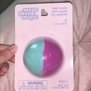 Bathbomb w/ squish toy suprise